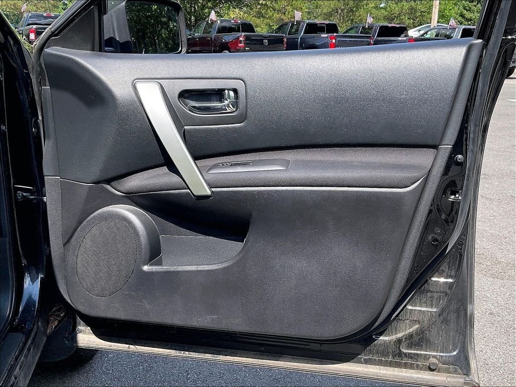 Used 2015 Black Nissan S image 25