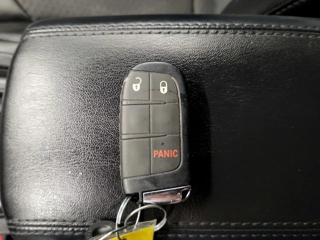 Used 2024 White Jeep Latitude image 27