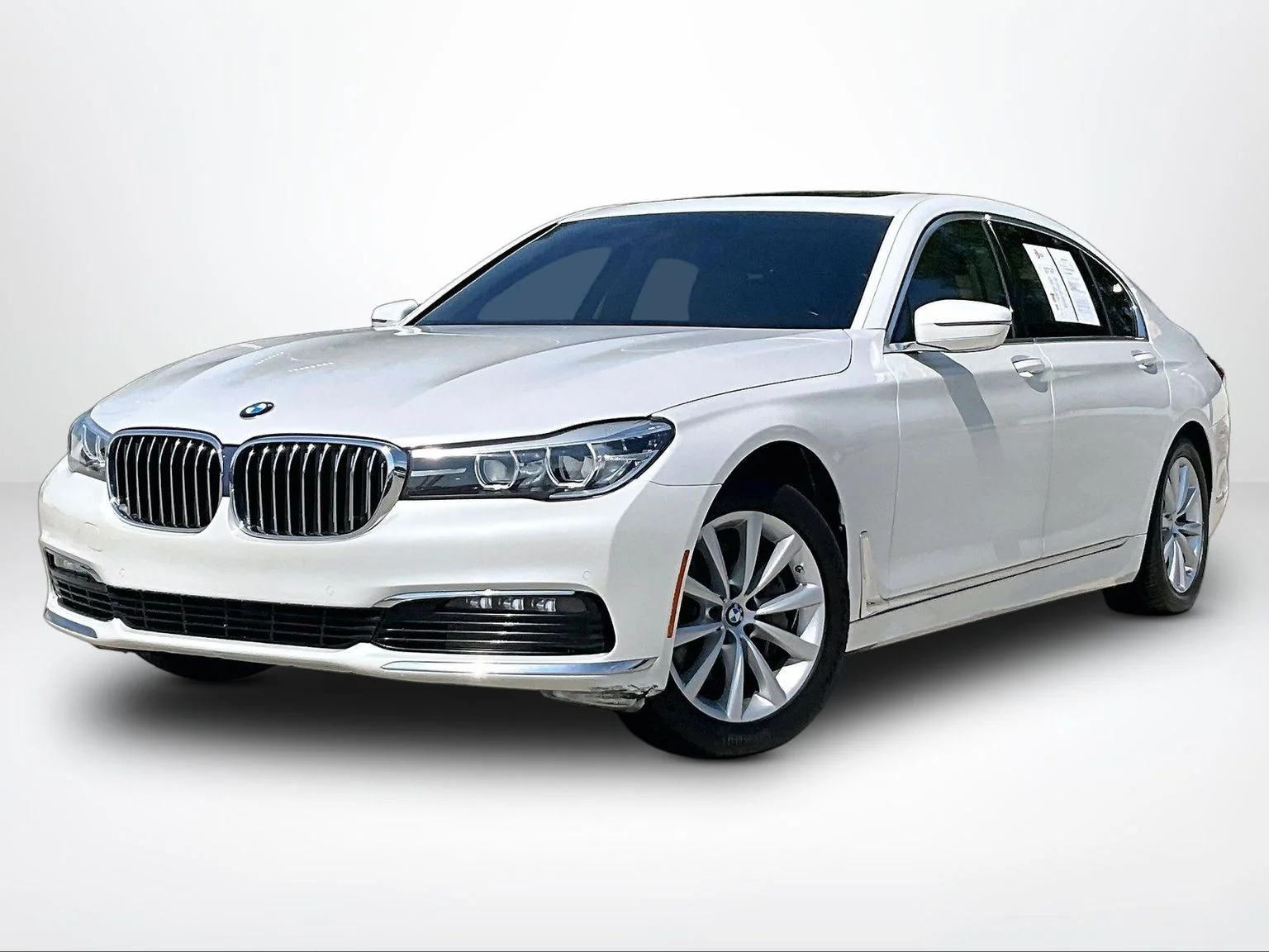 Used 2018 White BMW 740i xDrive image 2