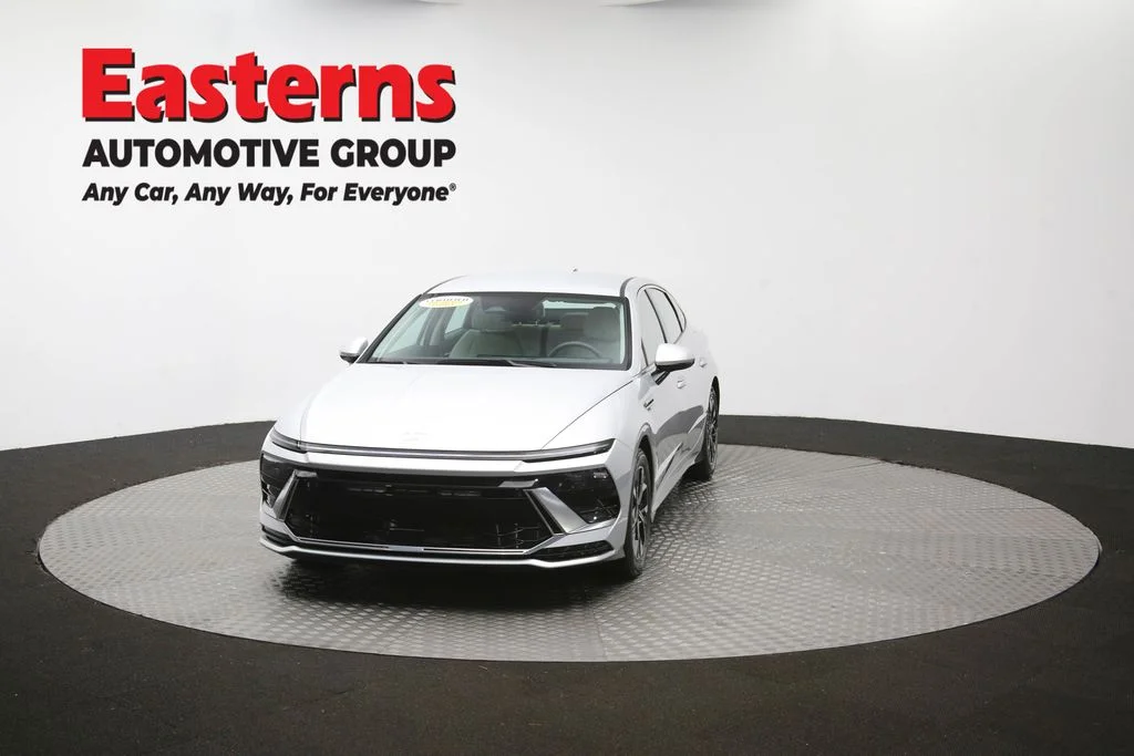 Used 2025 Silver Hyundai SEL image 54