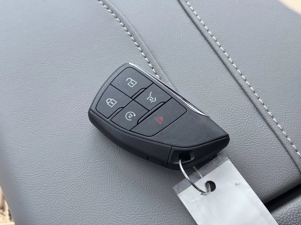 New 2026 Summit White GMC Elevation image 26