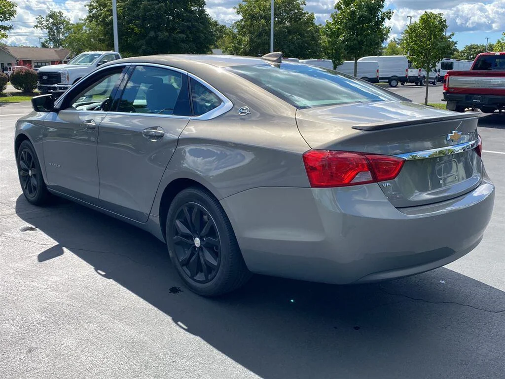 Used 2019 Pepperdust Metallic Chevrolet LT image 8