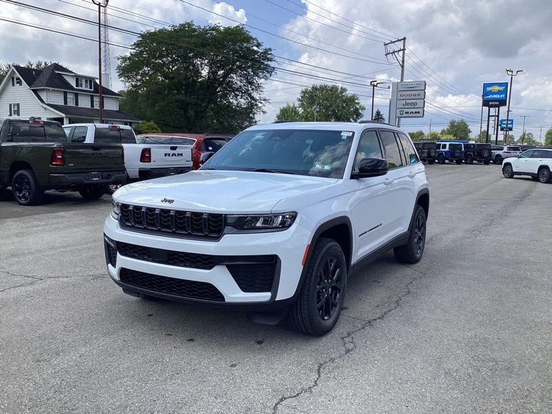 New 2026 Bright White Clearcoat Jeep Laredo Altitude image 3