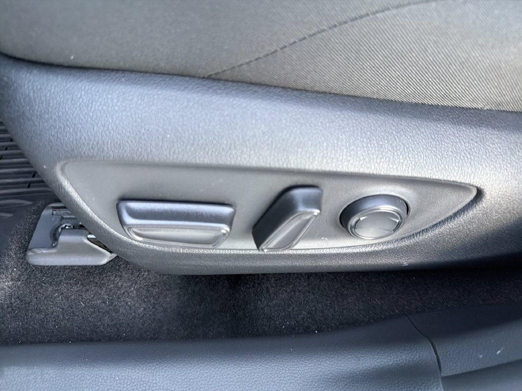 2024 Toyota RAV4 SE - Photo 27