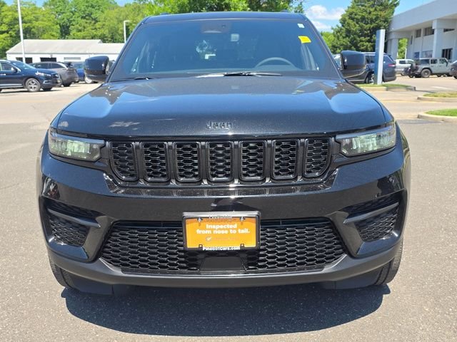 Certified Used 2024 Diamond Black Crystal Pearlcoat Jeep Altitude image 9