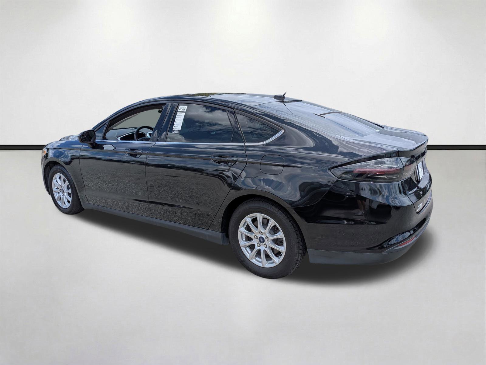 2015 Ford Fusion S - Photo 6