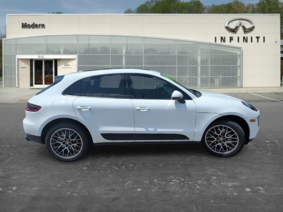 Used 2018 White Porsche Base image 3