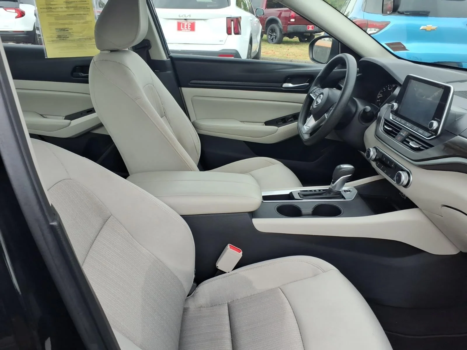 Used 2025 Super Black Nissan 2.5 SV image 15