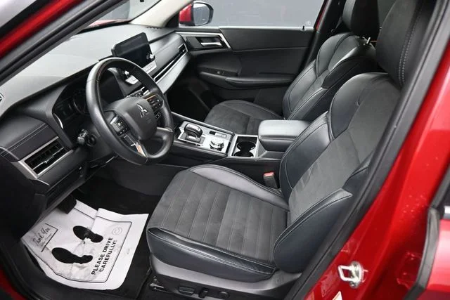 Used 2024  Mitsubishi SE image 21