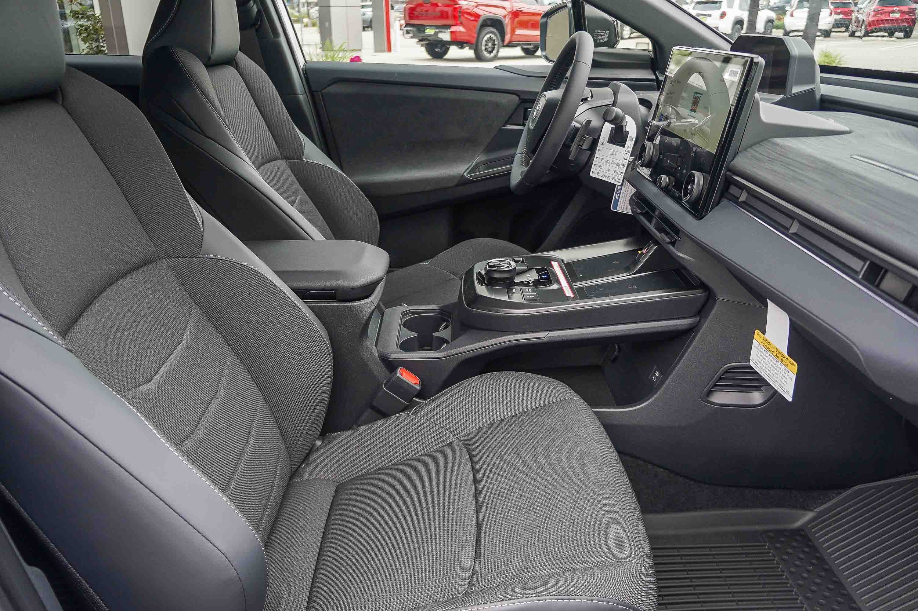 2026 Toyota C-HR SE - Photo 18