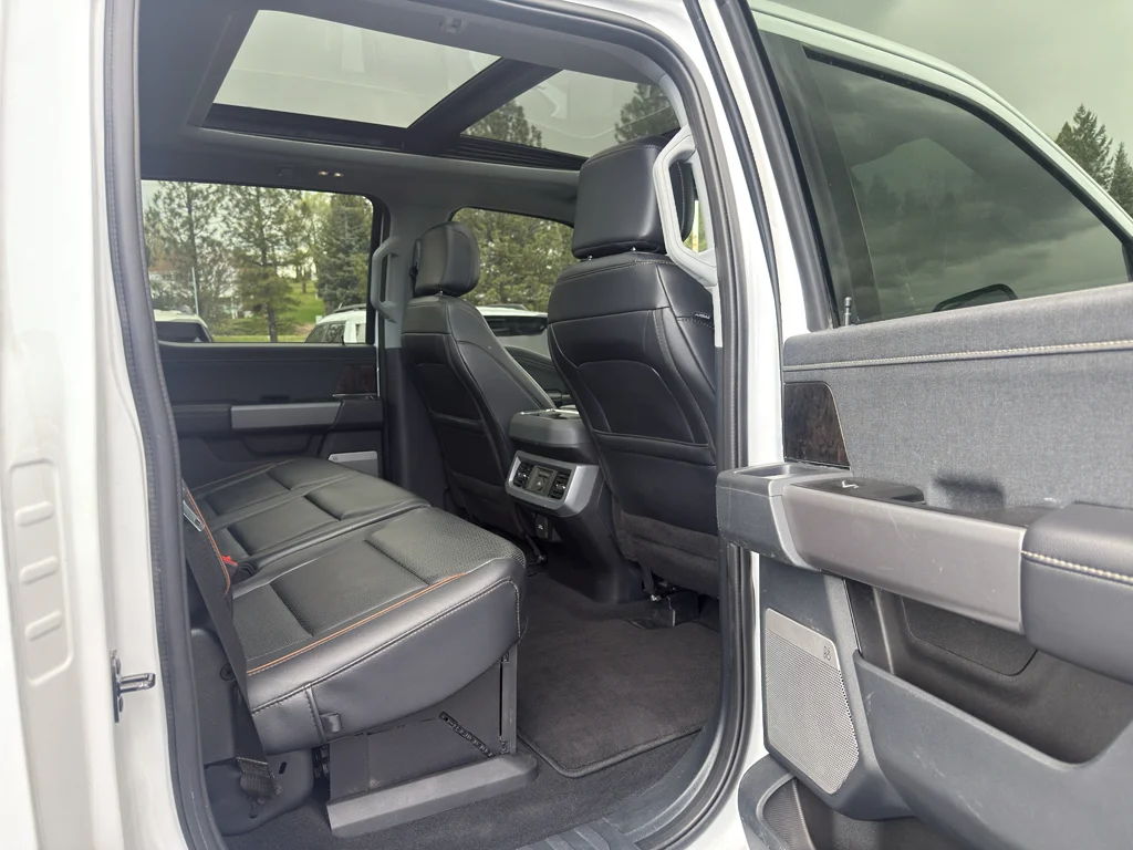 Certified Used 2025 Oxford White Ford LARIAT image 23