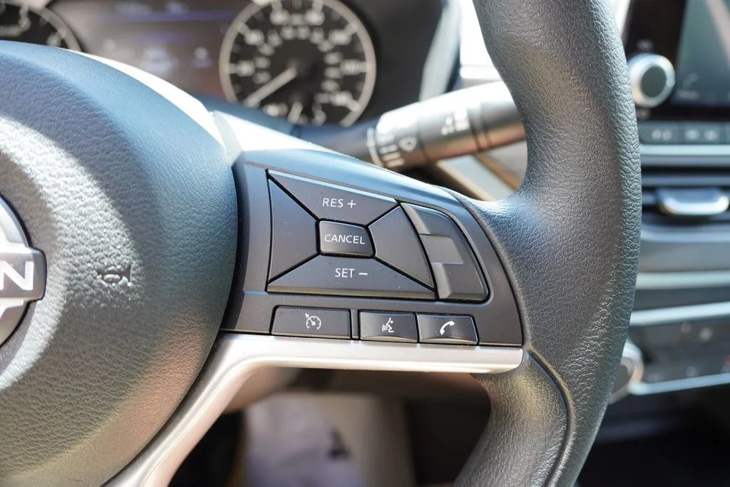 Used 2025 Gun Metallic Nissan 2.5 SV image 27