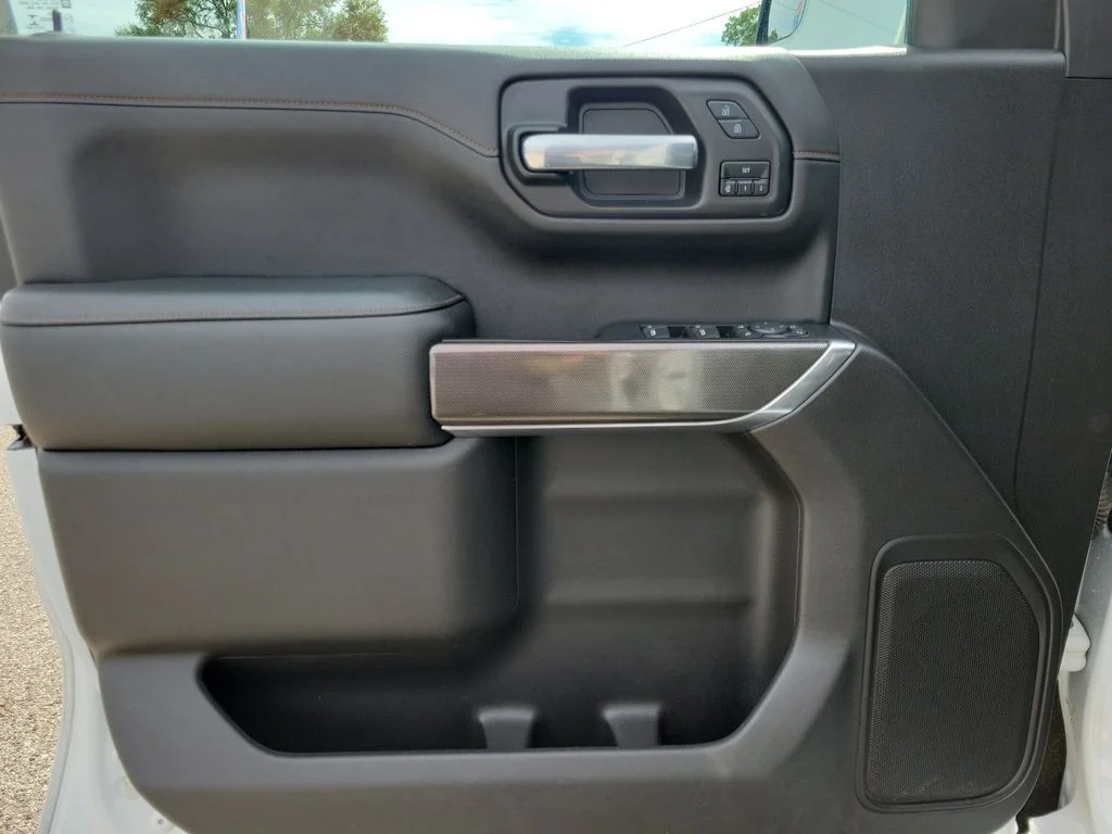 Used 2021 White GMC AT4 image 17