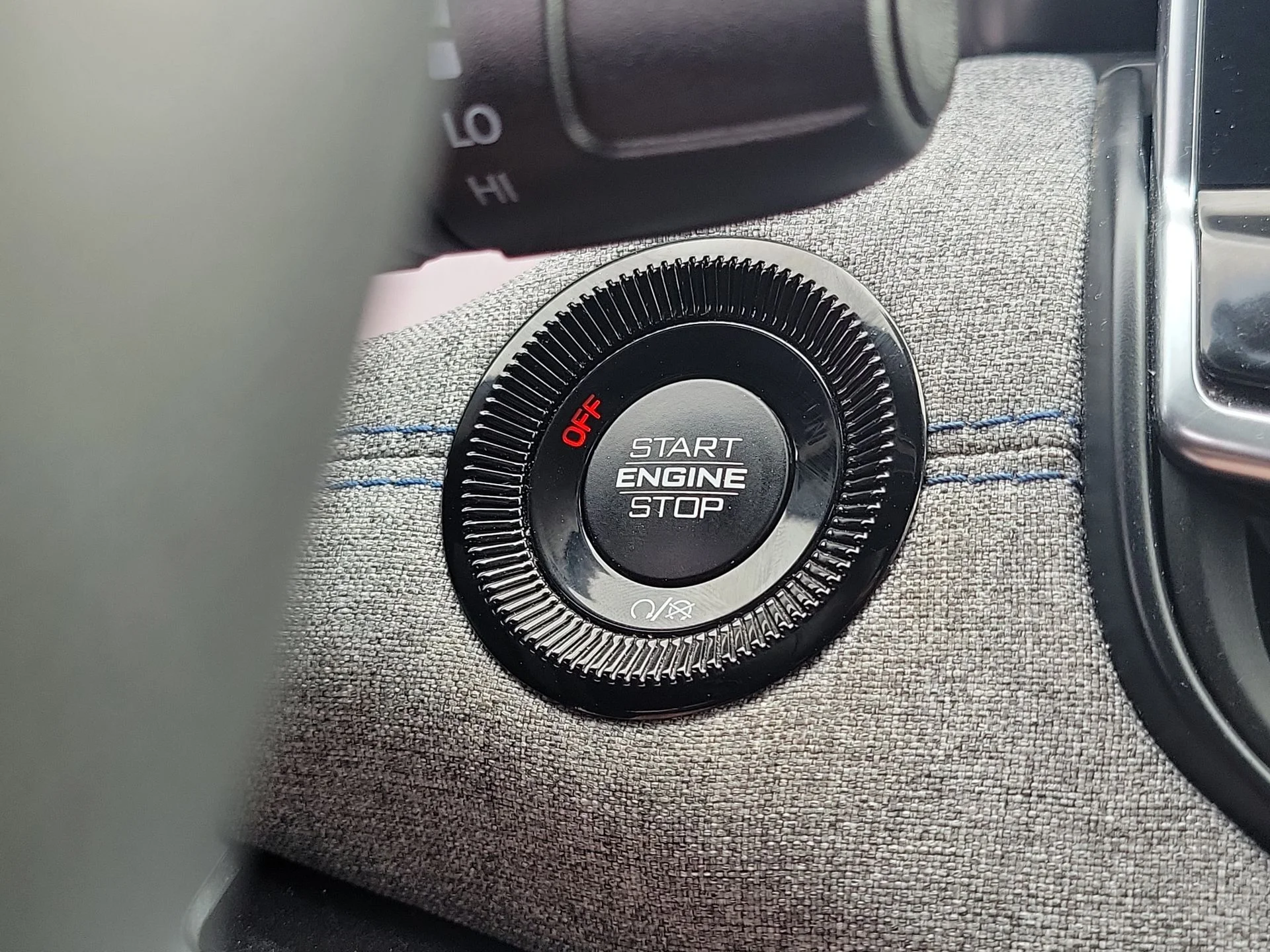 Used 2024  Jeep Latitude image 15