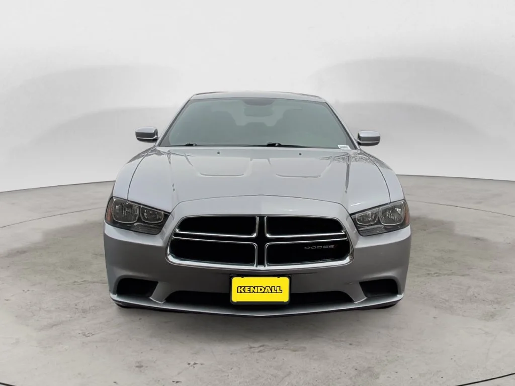 Used 2014 Silver Dodge SE image 3