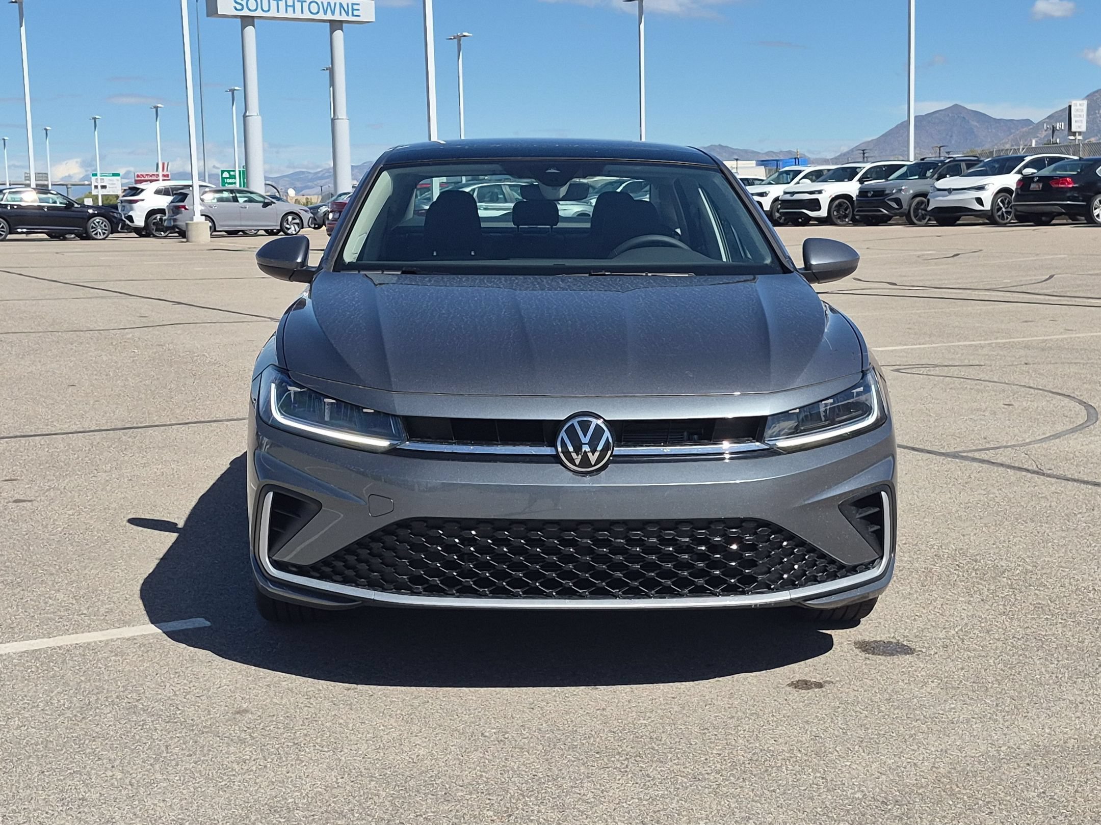 New 2027 Platinum Gray Metallic Volkswagen SE image 9