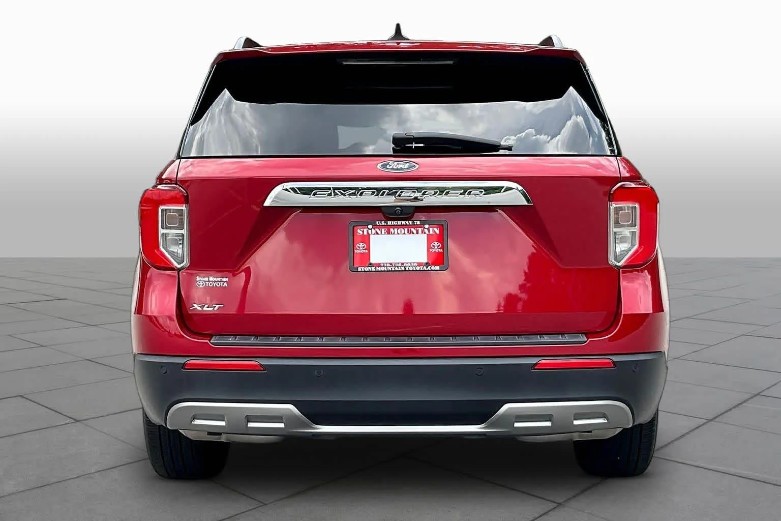 Used 2023 Rapid Red Metallic Tinted Clearcoat Ford XLT image 9