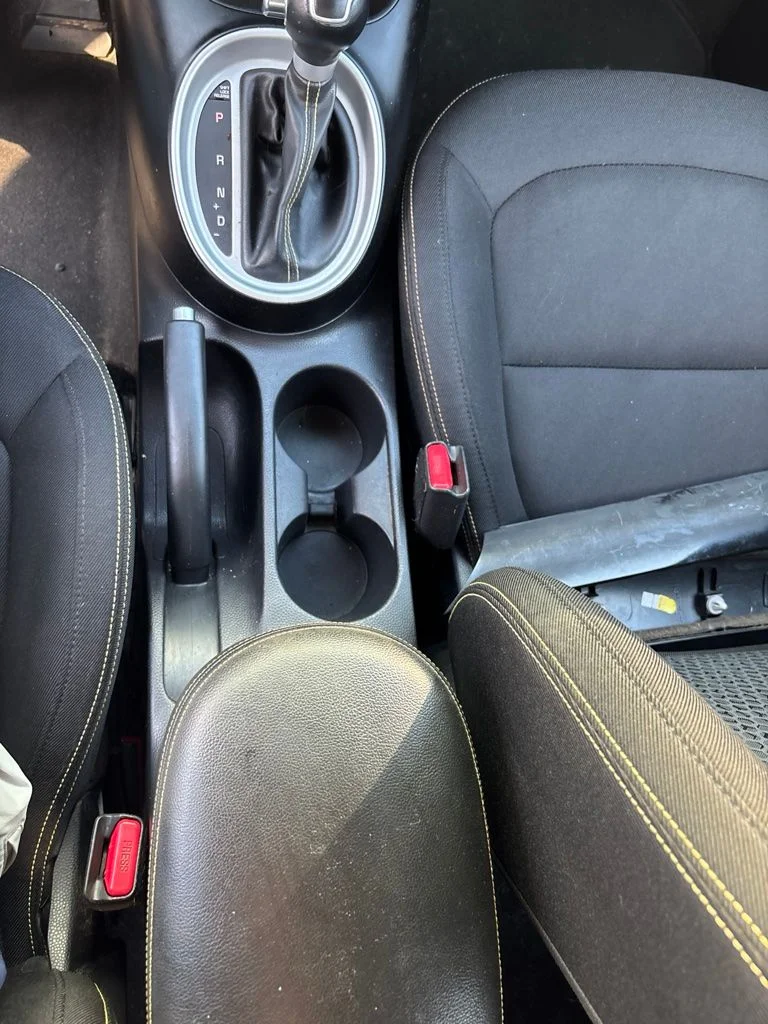 Used 2016 Blue Kia Plus image 17