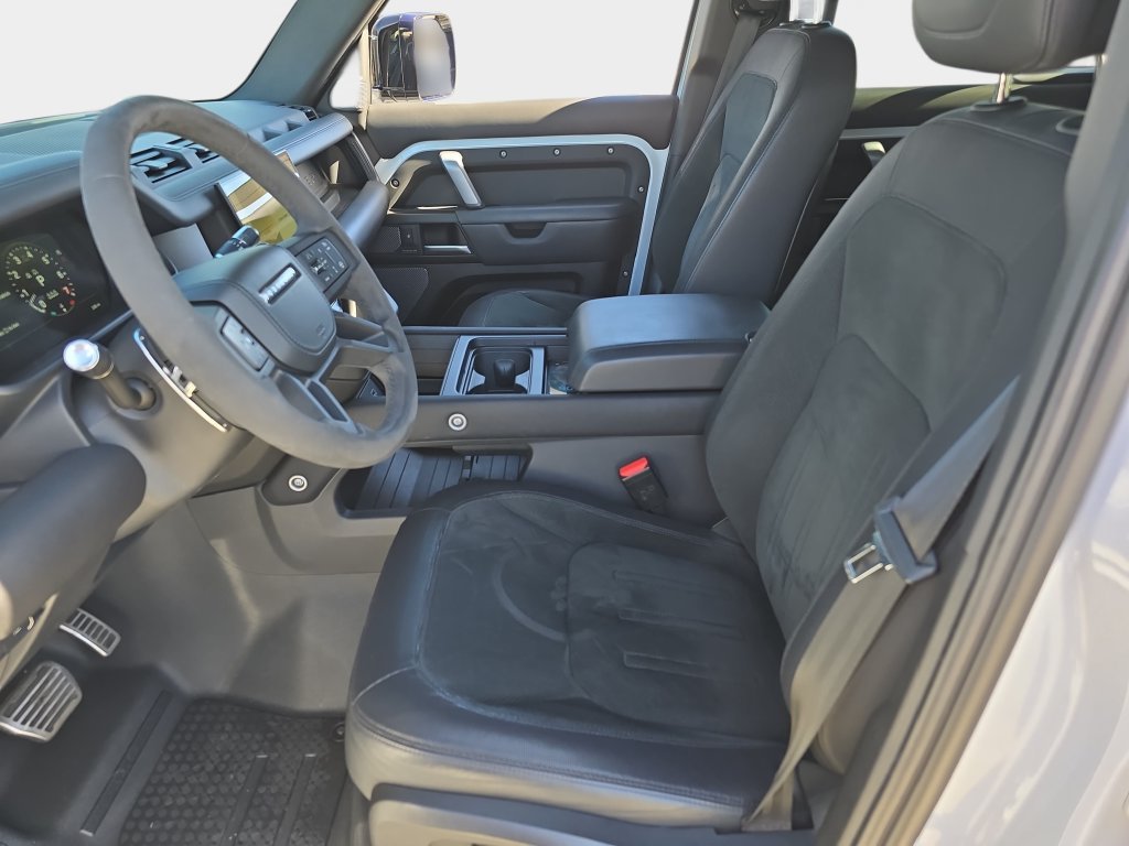 Used 2022 Yulong White Metallic Land Rover V8 image 19