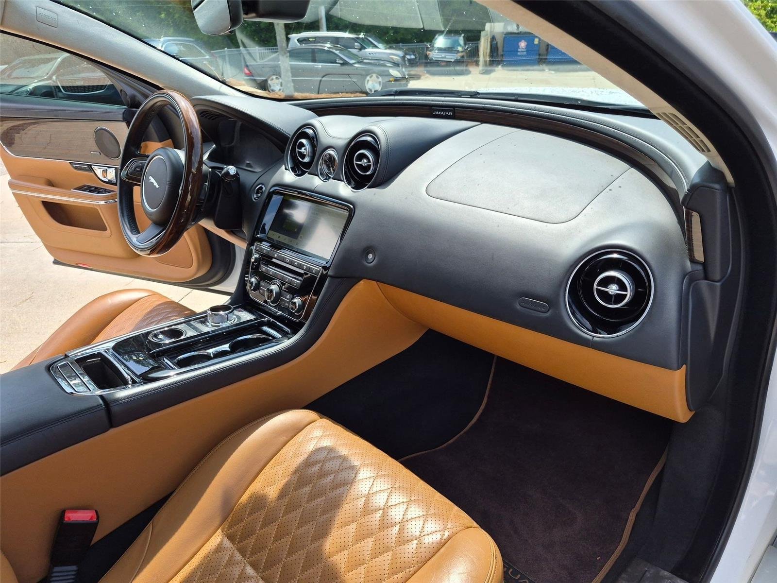 Used 2018 Fuji White Jaguar XJL Portfolio image 39