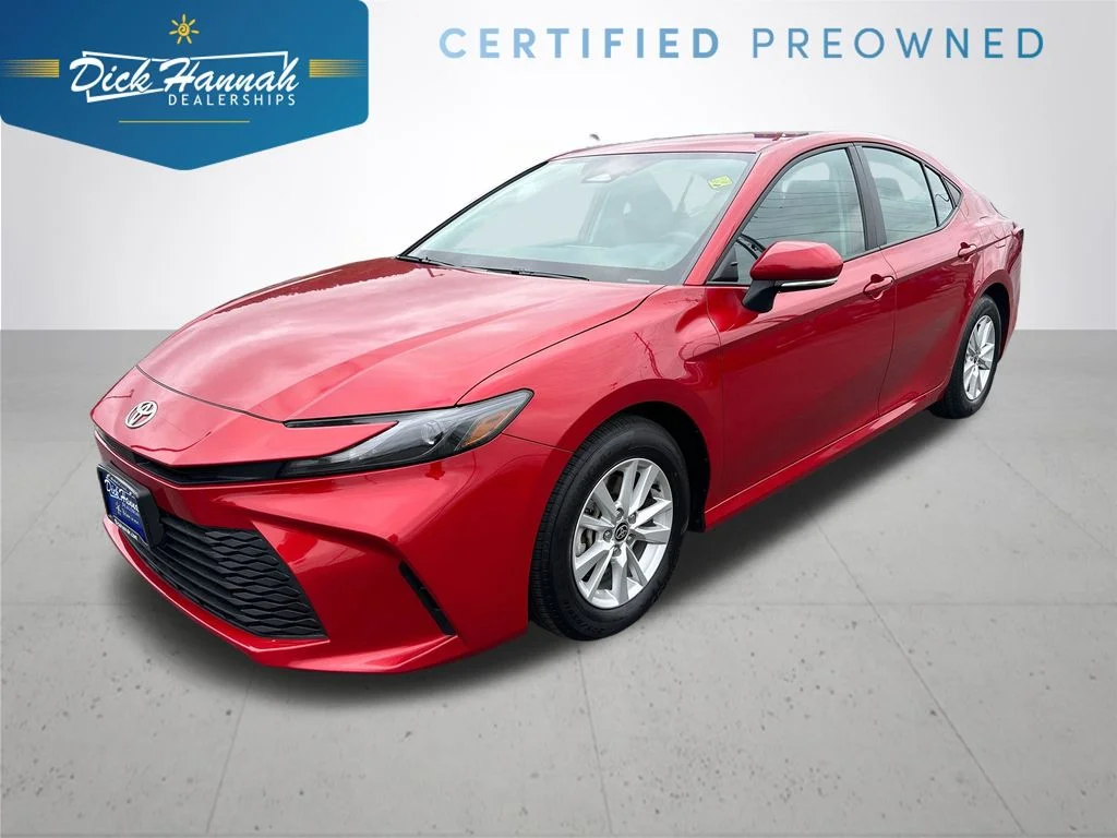 2025 Toyota Camry LE Hybrid's photo