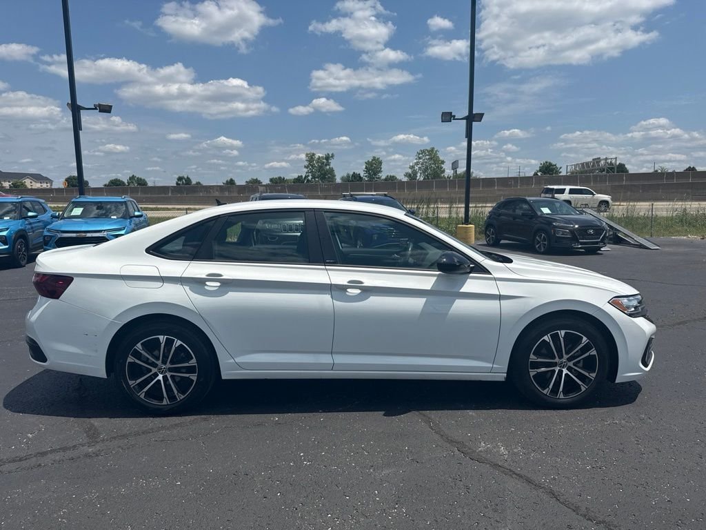 Used 2023 White Volkswagen 1.5T Sport image 2