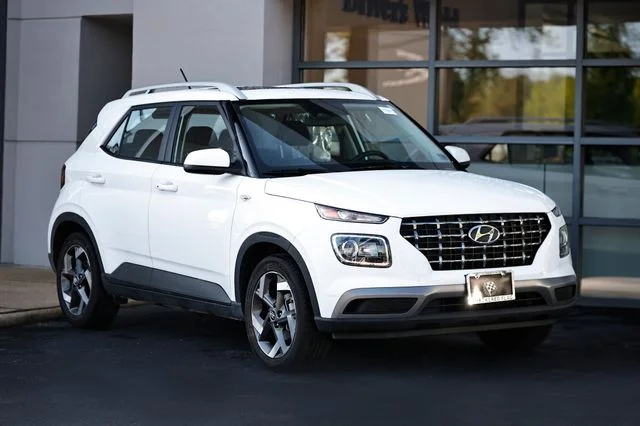 2025 Hyundai Venue SEL IVT's photo