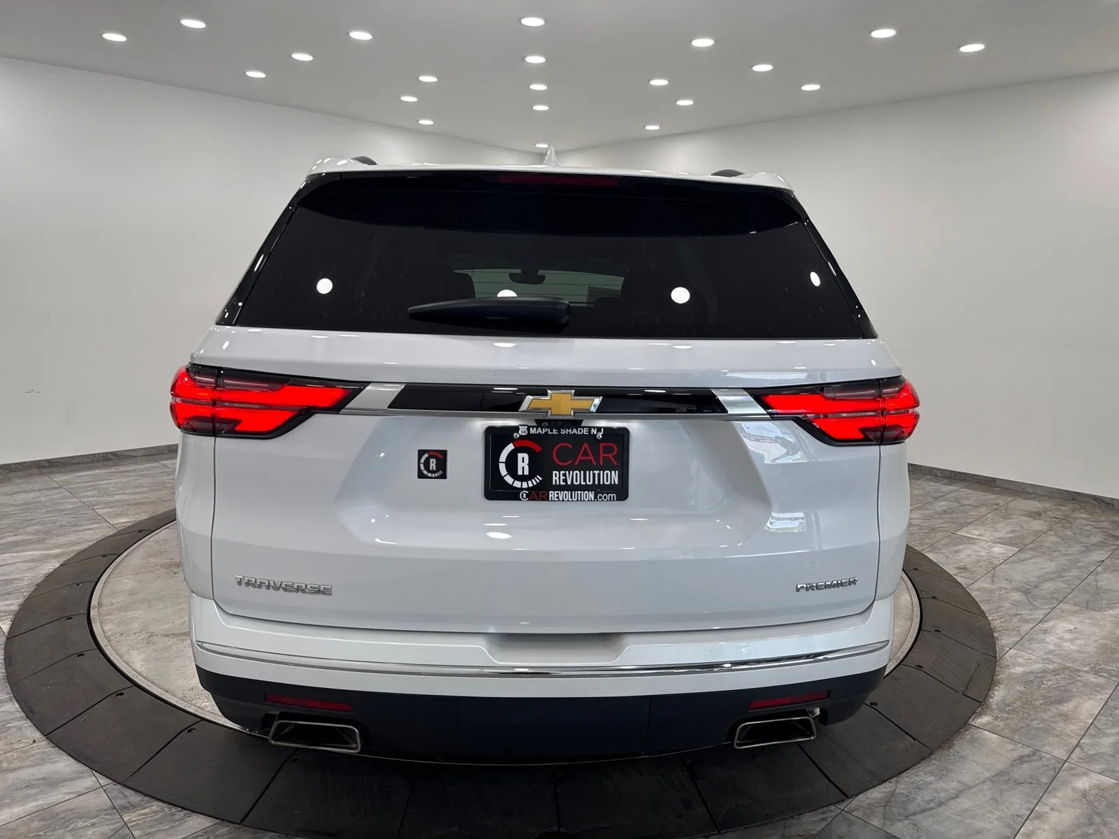 Used 2023 Iridescent Pearl Tricoat Chevrolet Premier FWD image 5