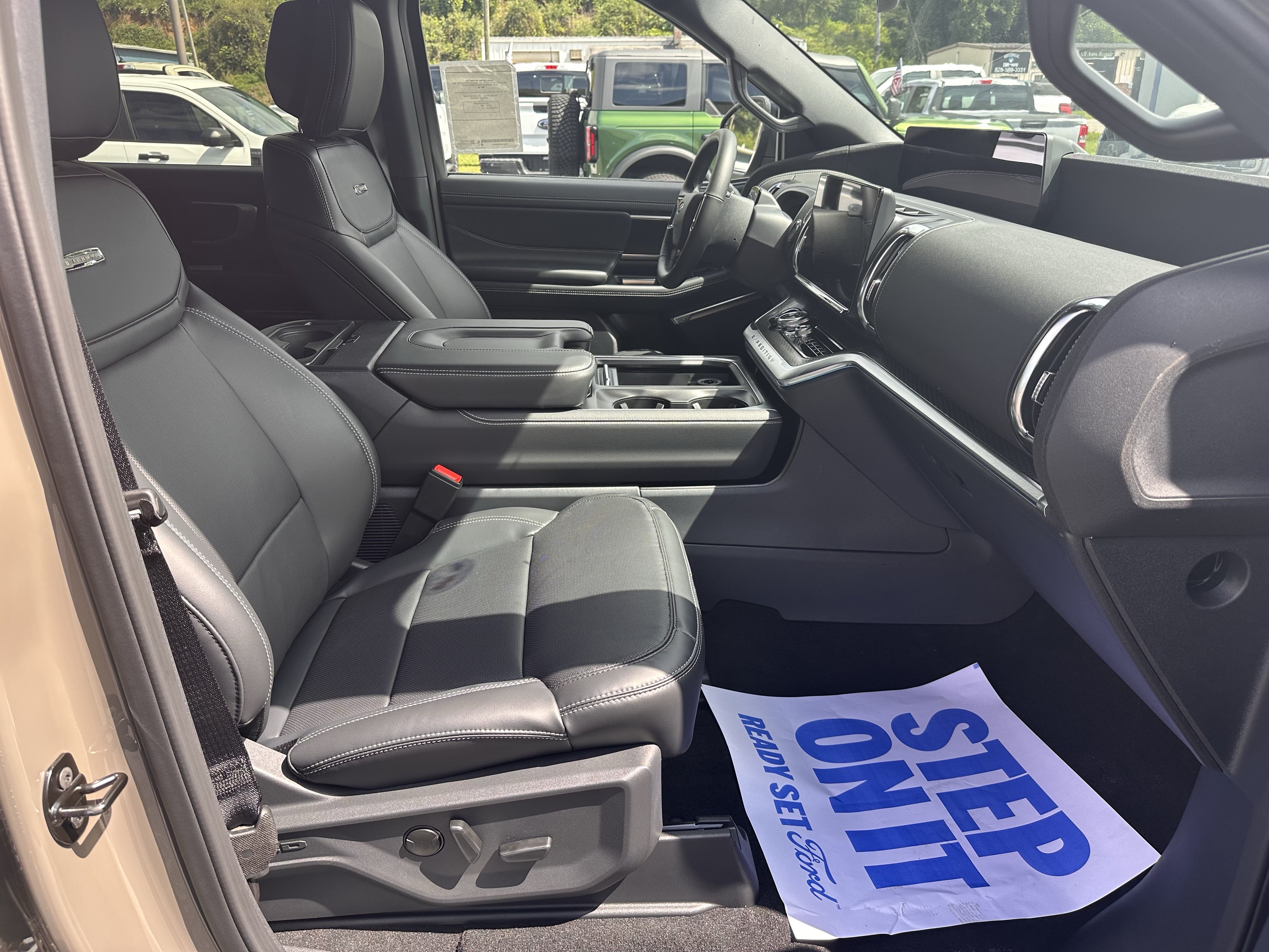 New 2027 Marsh Gray Ford MAX Platinum image 15
