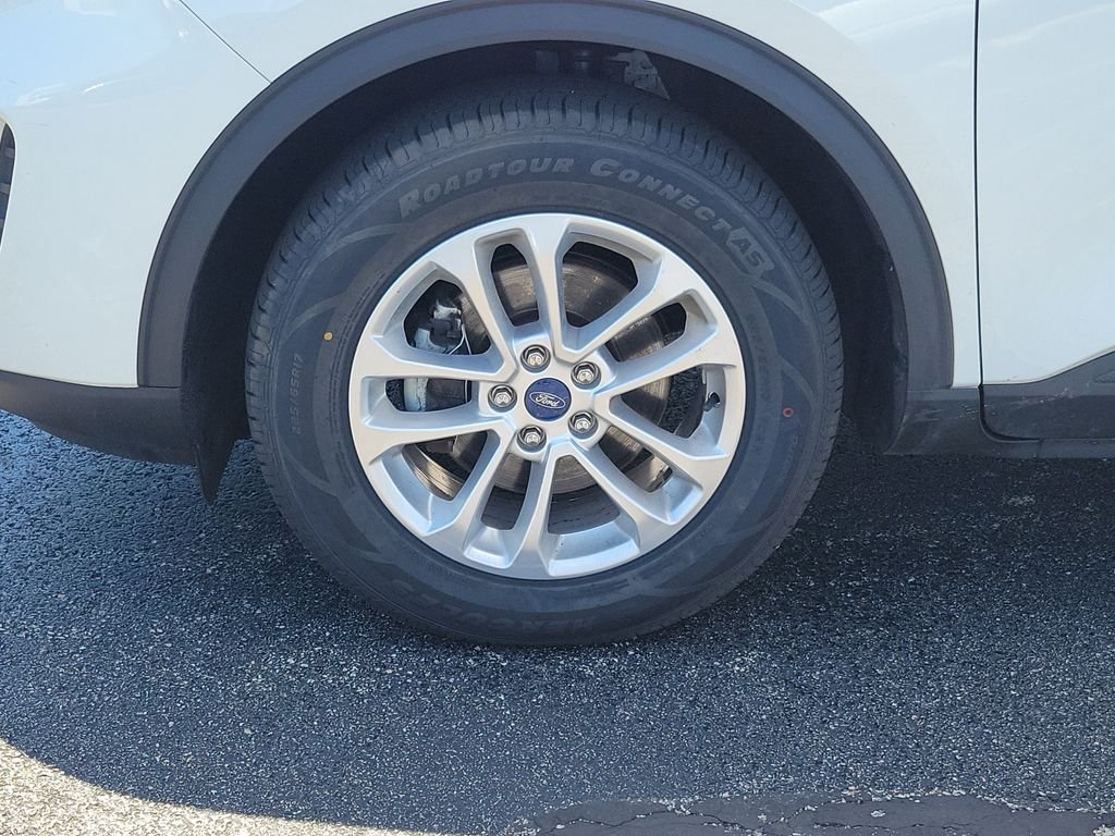 Certified Used 2022 White Ford SE image 30