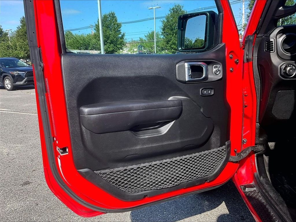 Used 2021 Red Jeep Sport S image 9