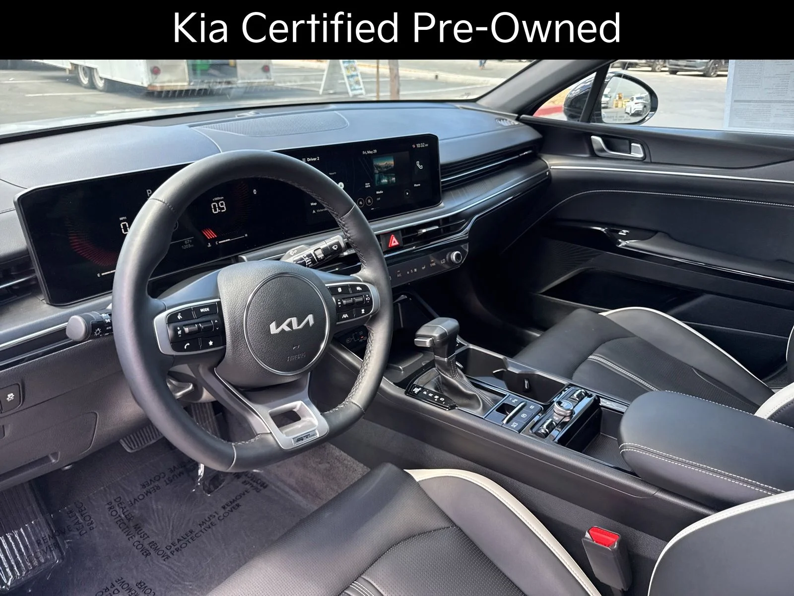 2025 Kia K5 GT-Line - Photo 14