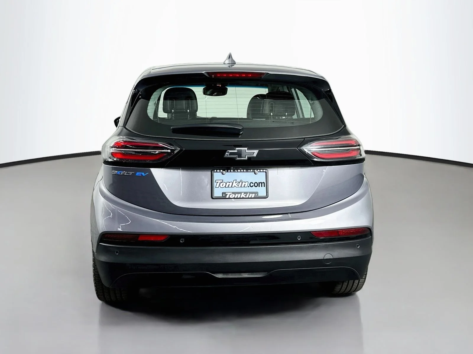 Used 2023 Gray Ghost Metallic Chevrolet 2LT image 7