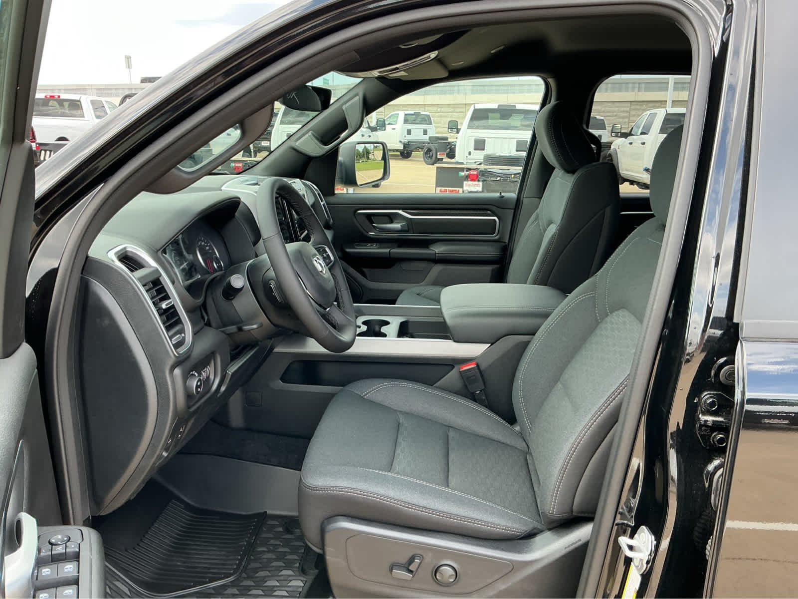 New 2026 Diamond Black Crystal Pearl-Coat Exterior Paint RAM Lone Star image 15