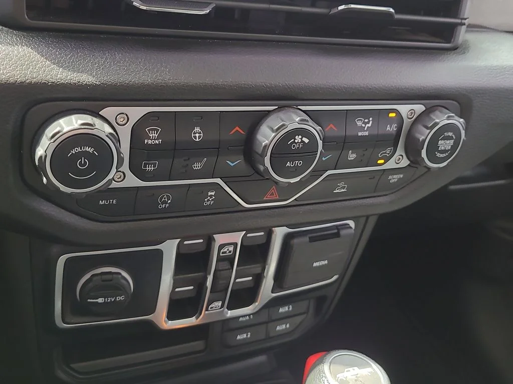 Used 2024 White Jeep Sport S image 25