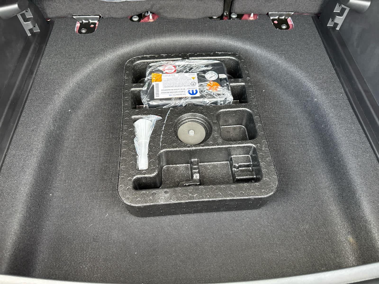 New 2026 Red Hot Pearlcoat Jeep Latitude image 11