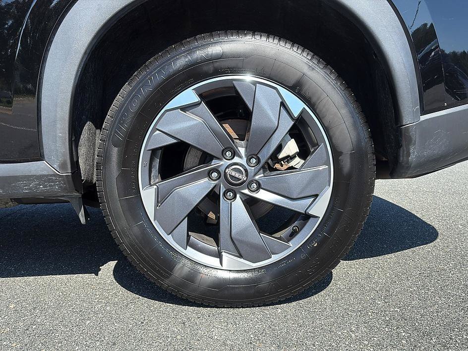 Used 2025 Super Black Nissan SV image 10