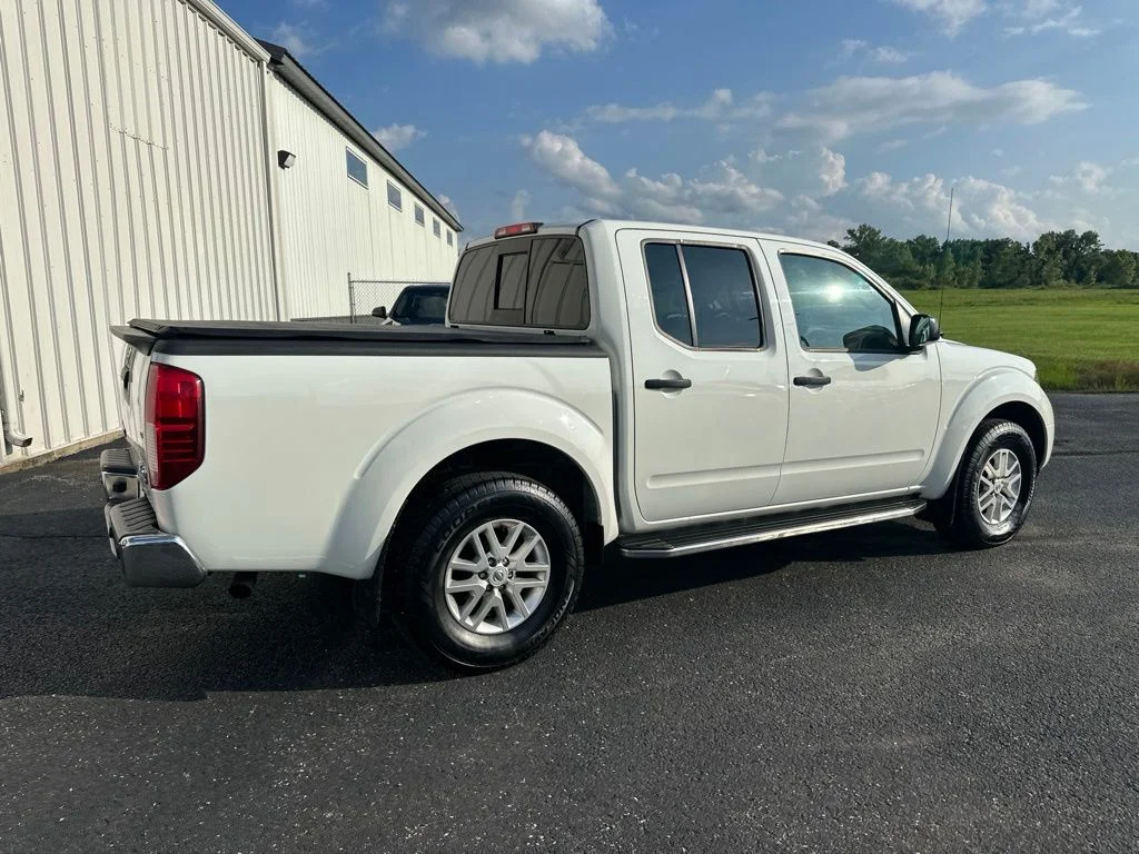Used 2014 White Nissan SV image 9