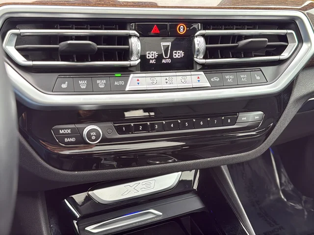 Used 2023  BMW xDrive30i image 21