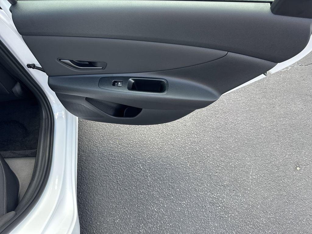 2025 Hyundai Elantra SEL - Photo 16