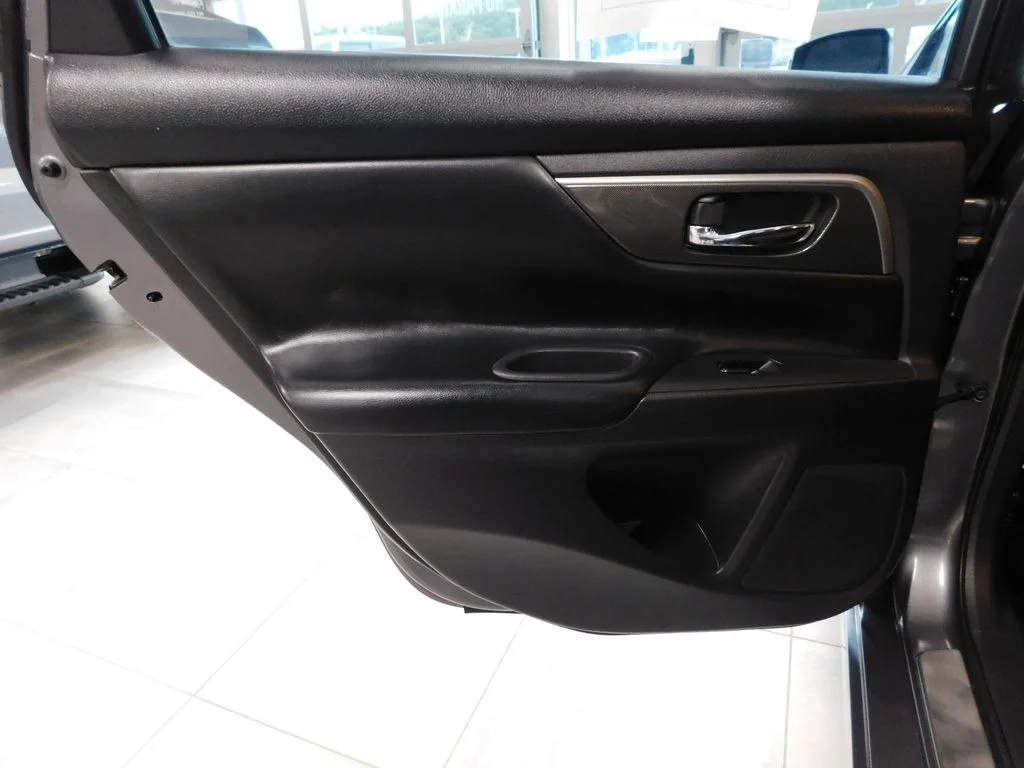 Used 2015 Gun Metallic Nissan 2.5 SL image 28