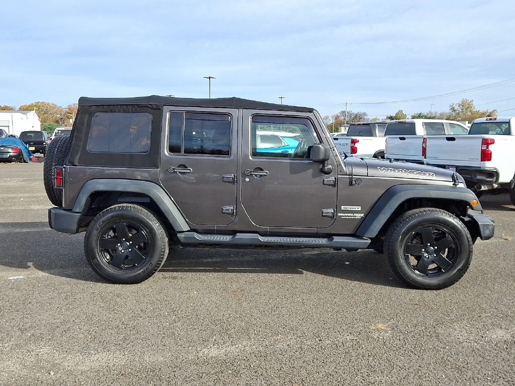 Used 2018 Gray Jeep Sport S 4x4 image 13