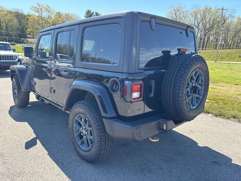 New 2026 Black Clear-Coat Exterior Paint Jeep 85th Anniversary Edition image 5