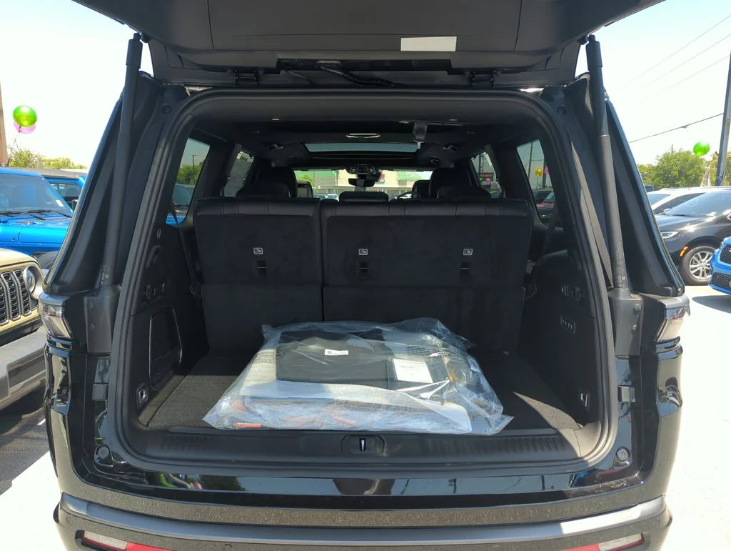 New 2026 High Gloss Black Exterior Paint Jeep Limited Reserve image 32