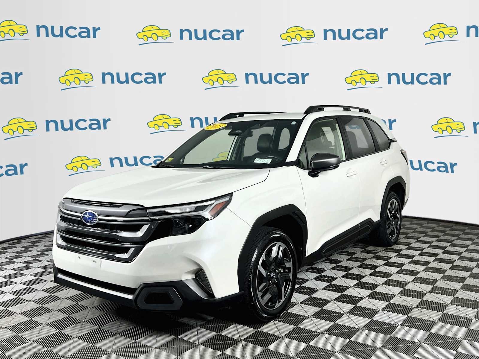 Used 2025 Crystal White Pearl Subaru Limited image 3