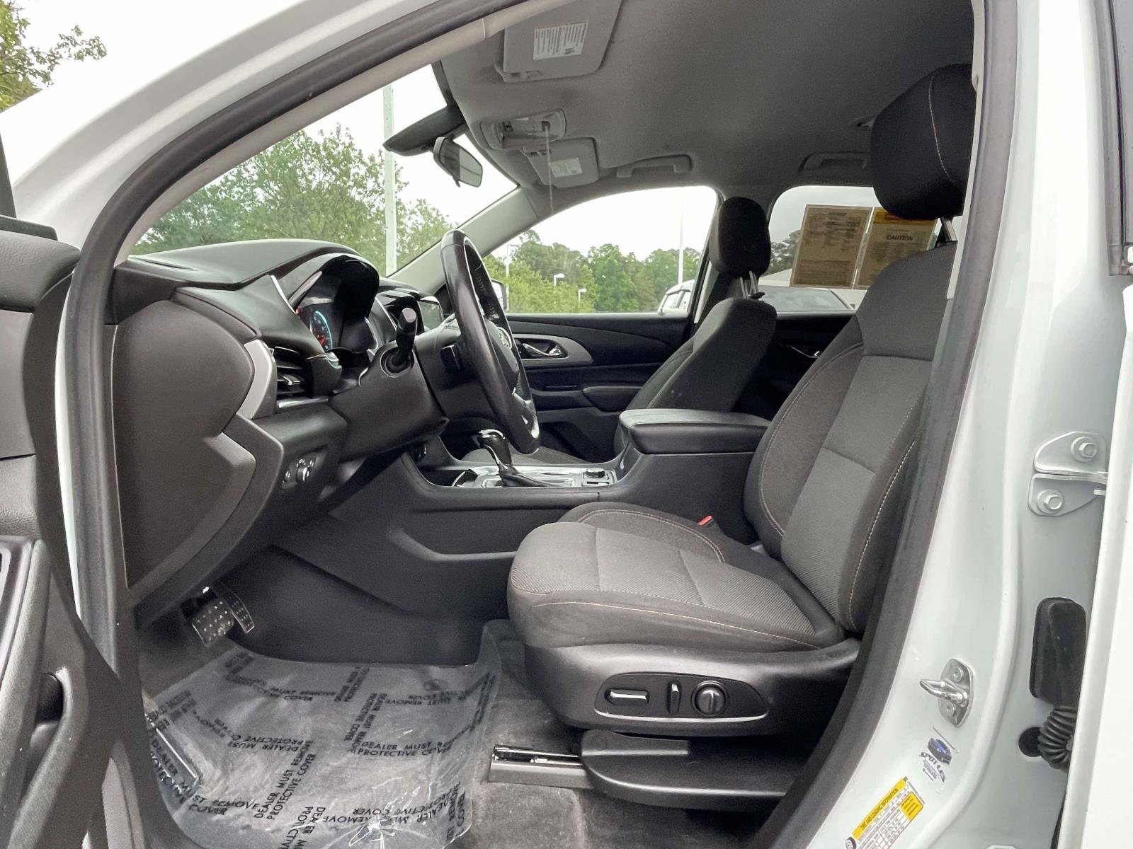 Used 2019 Summit White Chevrolet LT Cloth image 17