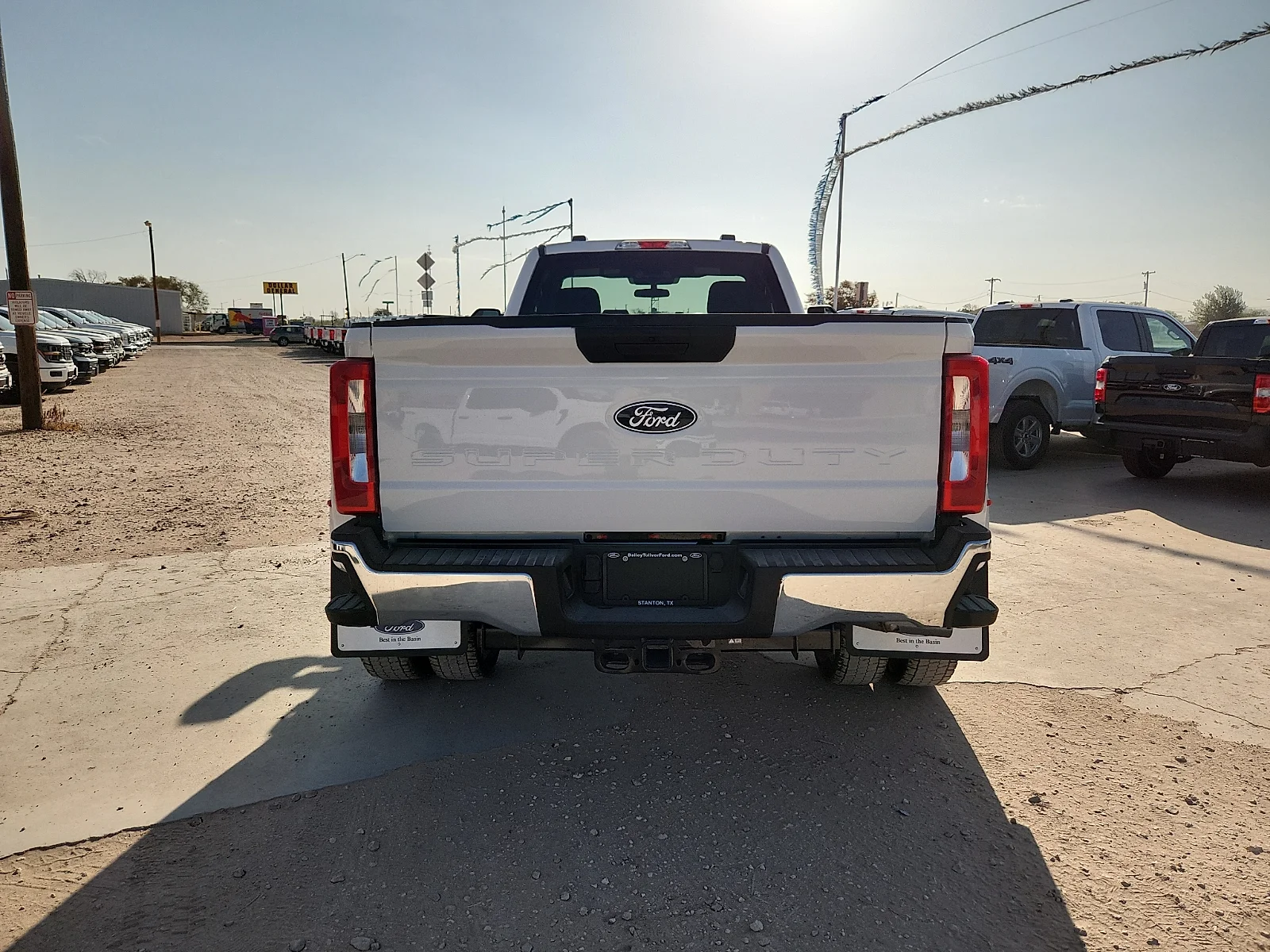 New 2027 Oxford White Ford XLT image 6