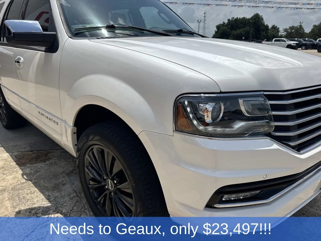 Used 2017 White Lincoln Select image 11