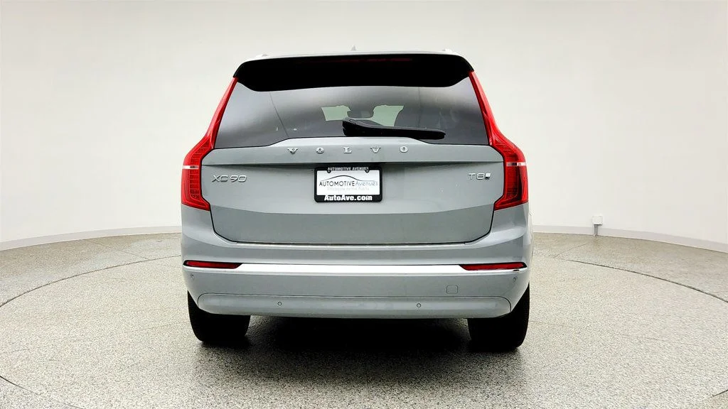 Used 2025 Silver Dawn Metallic Volvo T8 AWD Plus 7-Seater image 6