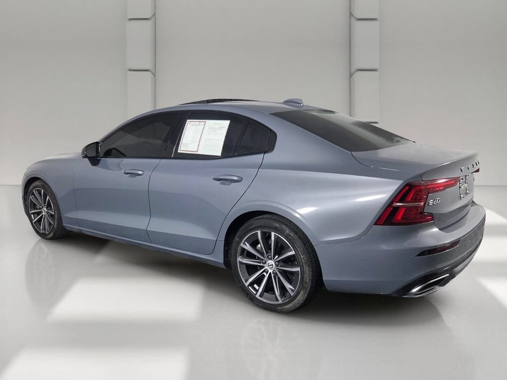 Certified Used 2022 Gray Volvo Momentum image 6